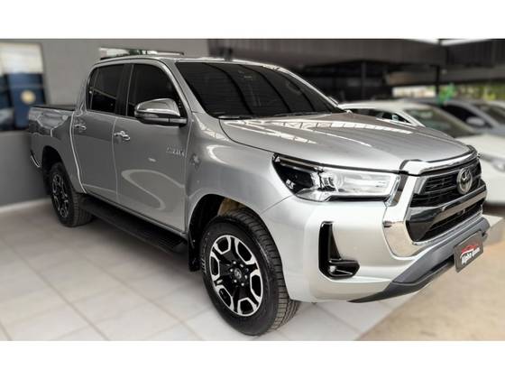 TOYOTA HILUX 2.8 D-4D TURBO DIESEL CD SRX 4X4 AUTOMÁTICO